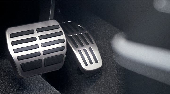 Nové Mitsubishi Grandis: Sada sportovních pedálů